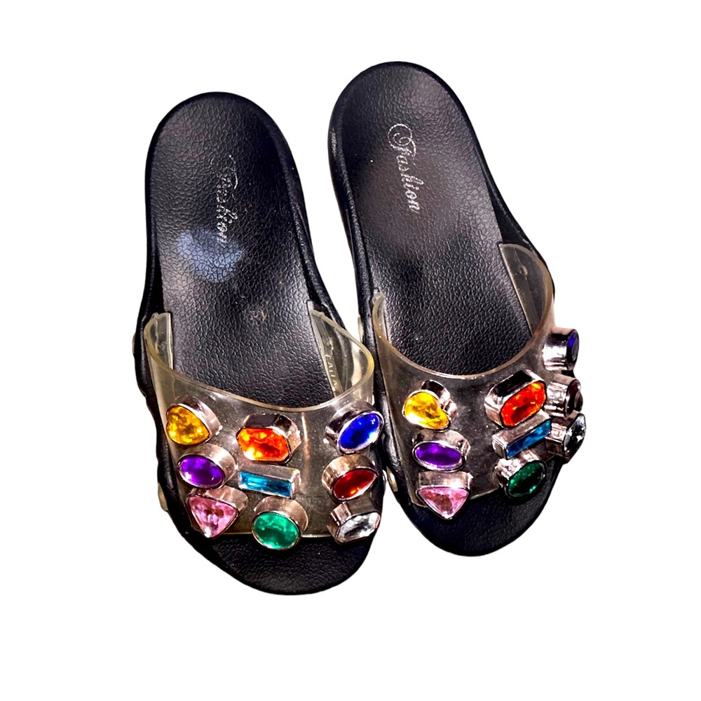 Woman’s fashion slides size 9